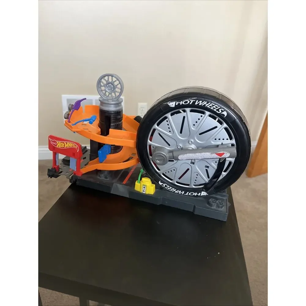 Hot Wheels Super Spin Tire Shop City Play Set FNB17 Playset 2017, cars tracks